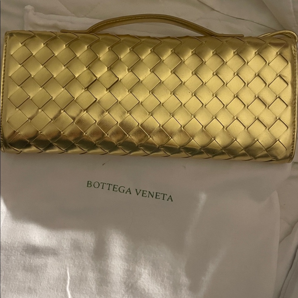 Bottega Veneta andiamo clutch metallic Gold or Denim blue suede - Picture 9 of 11